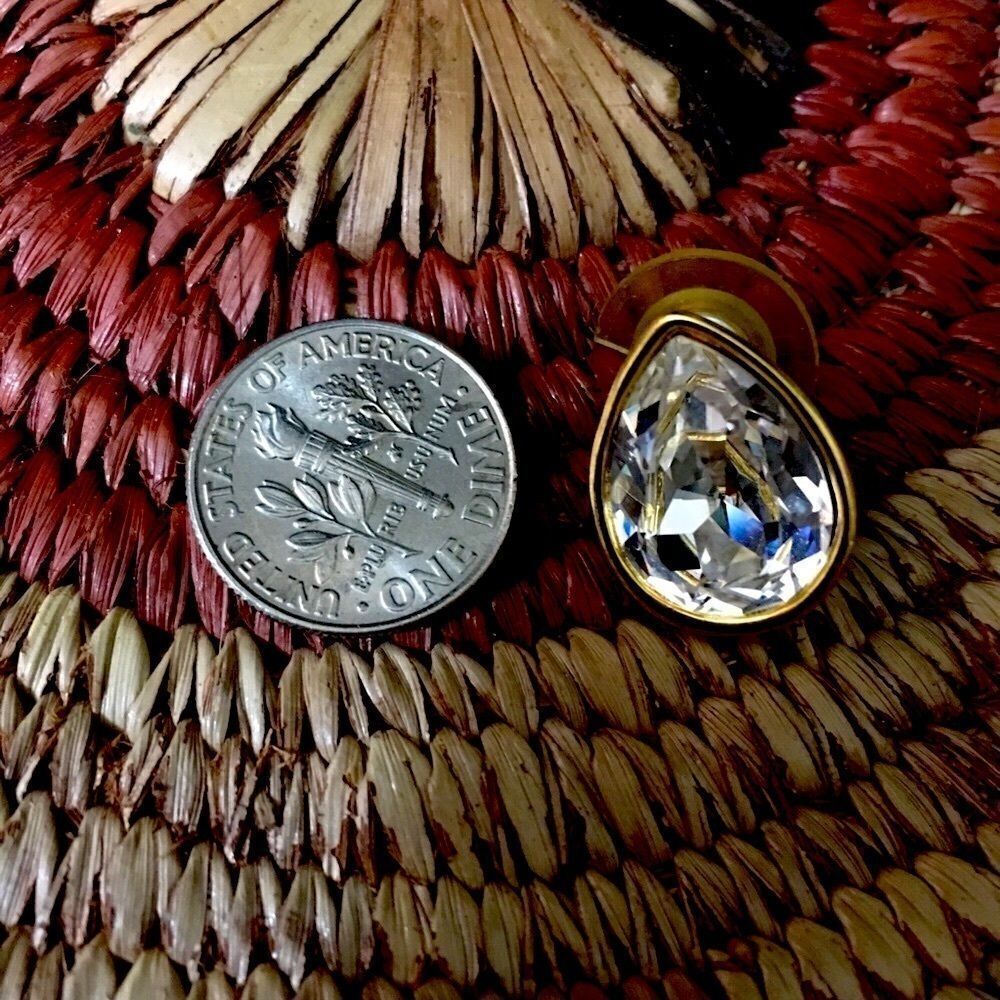 TrifariāVintageāGoldĀ CrystalāTearāDropāEarringsā - Picture 11 of 12